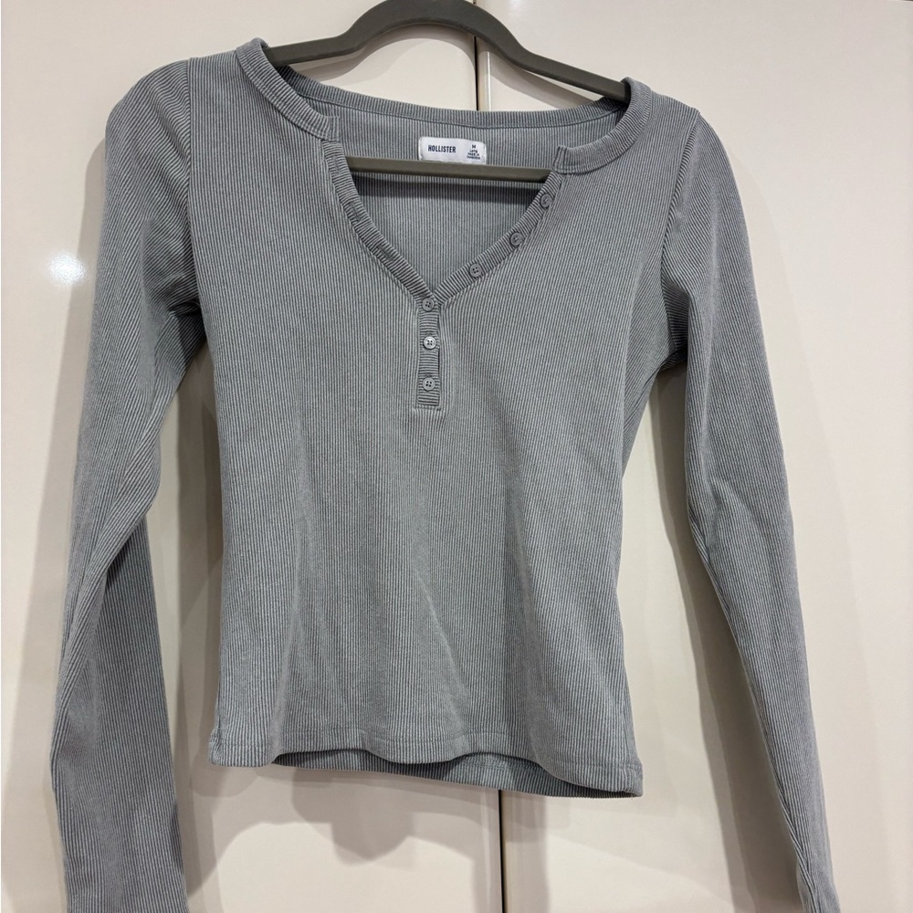 Hollister Women's Ribbed Gray Long Sleeve Tee